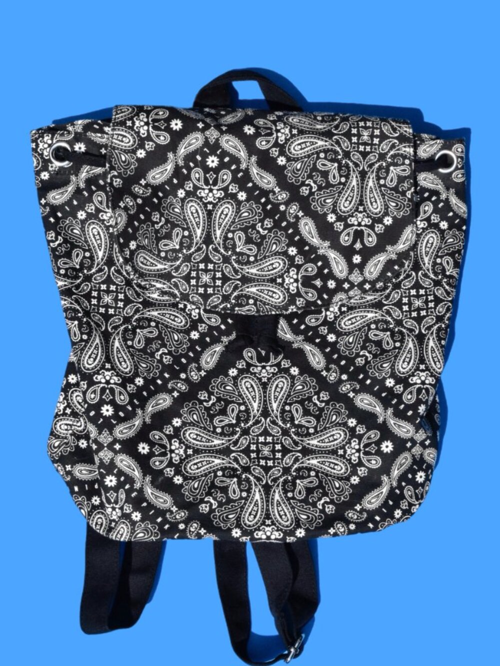 Mini canvas backpack featuring a bold black-and-white bandana/paisley print. Per - Picture 3 of 6